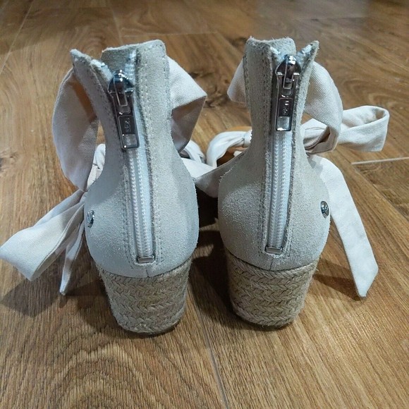 Ugg Women's Yarrow Wedge Heel Strappy Bow Sandal Natural Beige Canvas Size 7.5 - Picture 6 of 8